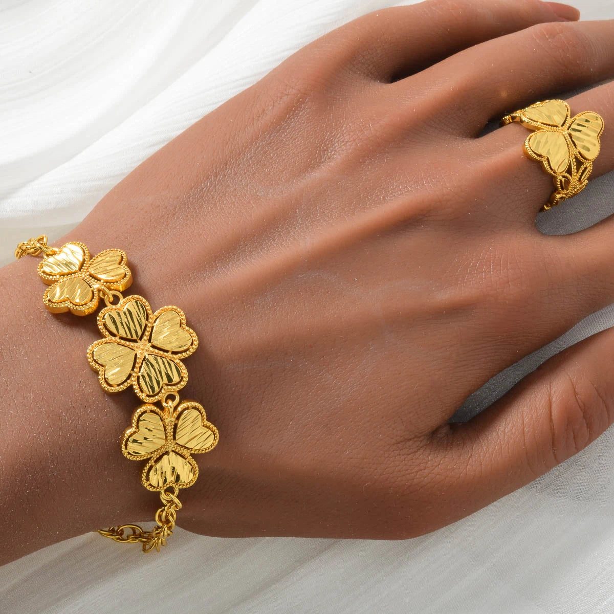 Juegos de joyas de Dubái: collar, pulsera, anillo, pendientes. Elegante diseño árabe chapado en oro para mujer. Regalo de lujo, joyería de boda.