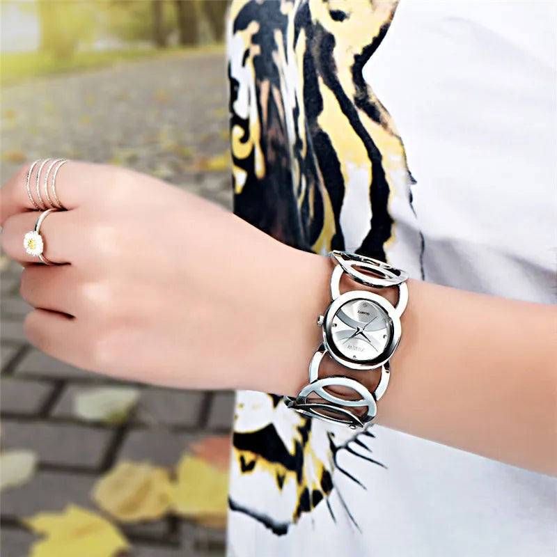 Mujeres Marca Grande Original XINEW 6438 Relojes Señoras Casual Dorado Lujo Cuarzo Pulsera Reloj Relogios Feminino Modas 2024