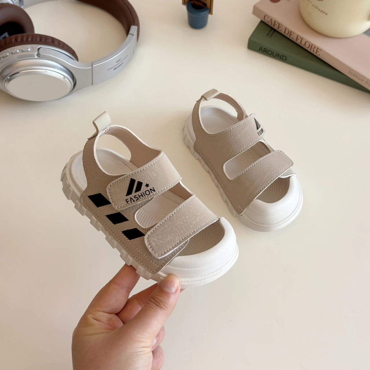 Sandalias para niños, zapatos de playa de verano para niños y niñas, sandalias para niños pequeños, sandalias de moda con punta cubierta, suaves y antinarices.