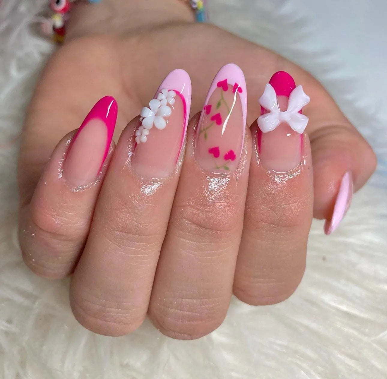 24 uñas postizas tubulares, decoración de lazo tridimensional rosa, patrón de corazones, adorno de diamantes de imitación, ideal para la moda