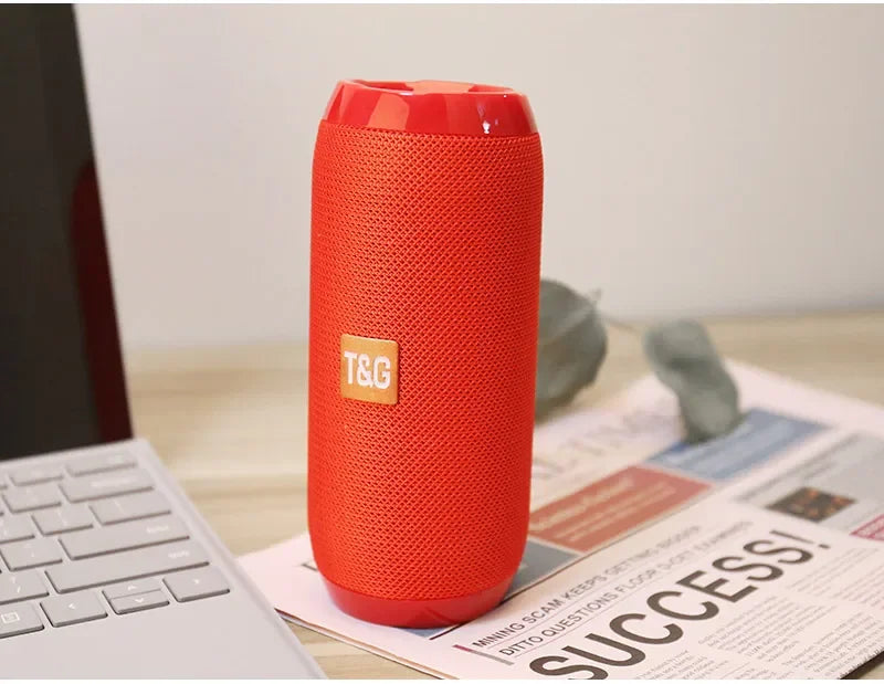 Altavoz portátil inalámbrico Bluetooth Subwoofer exterior impermeable Altavoz estéreo envolvente compatible con radio FM y tarjeta TF
