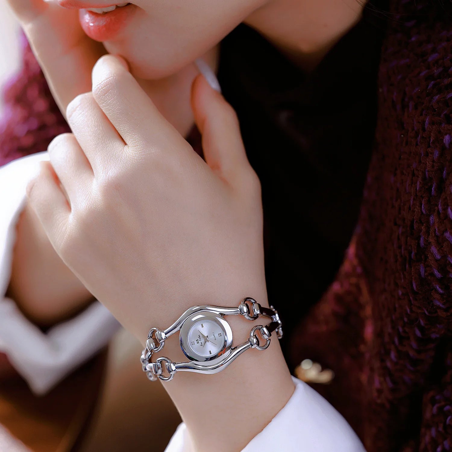 Relojes de lujo de moda para mujer Nuevos relojes de pulsera vintage dorados de lujo para mujer Reloj de cuarzo de vestir para mujer Relogio Feminino