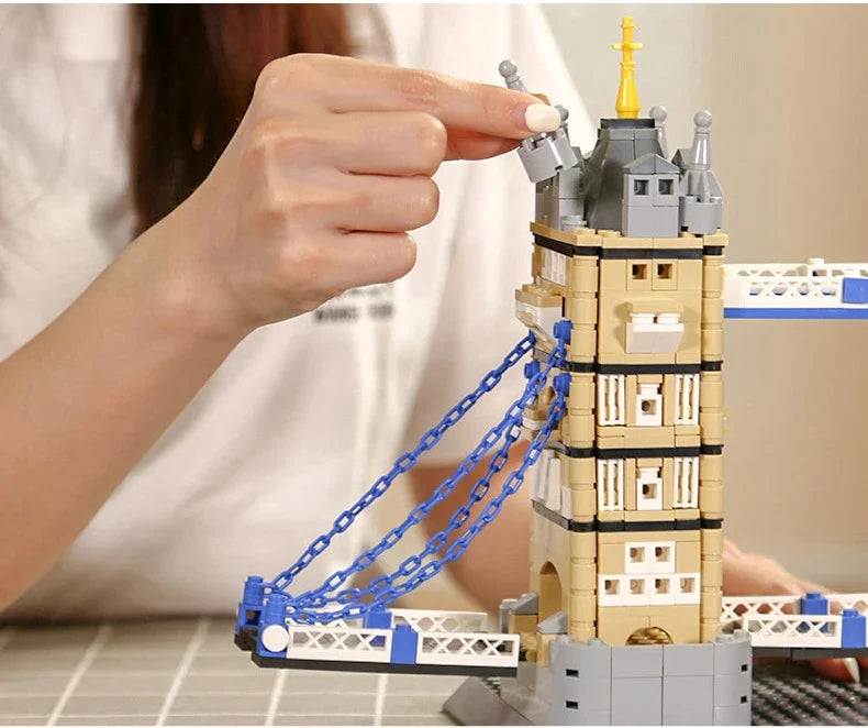 Creative Construction World Famous Modern Building Modelo de Arquitectura de Ladrillos Puente de la Torre de Londres, Inglaterra, Colección de Juguetes para Niños