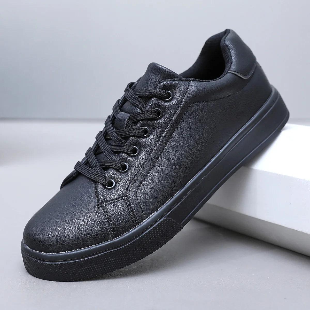 Zapatillas de hombre 2024 de nueva moda, cómodas, ligeras, zapatos casuales, calzado para caminar al aire libre, monopatín, tallas 39-46