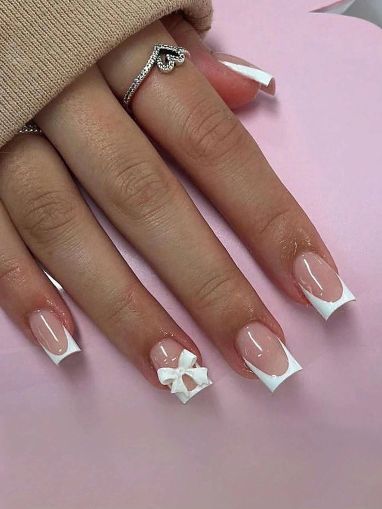 24 uñas postizas tubulares, decoración de lazo tridimensional rosa, patrón de corazones, adorno de diamantes de imitación, ideal para la moda