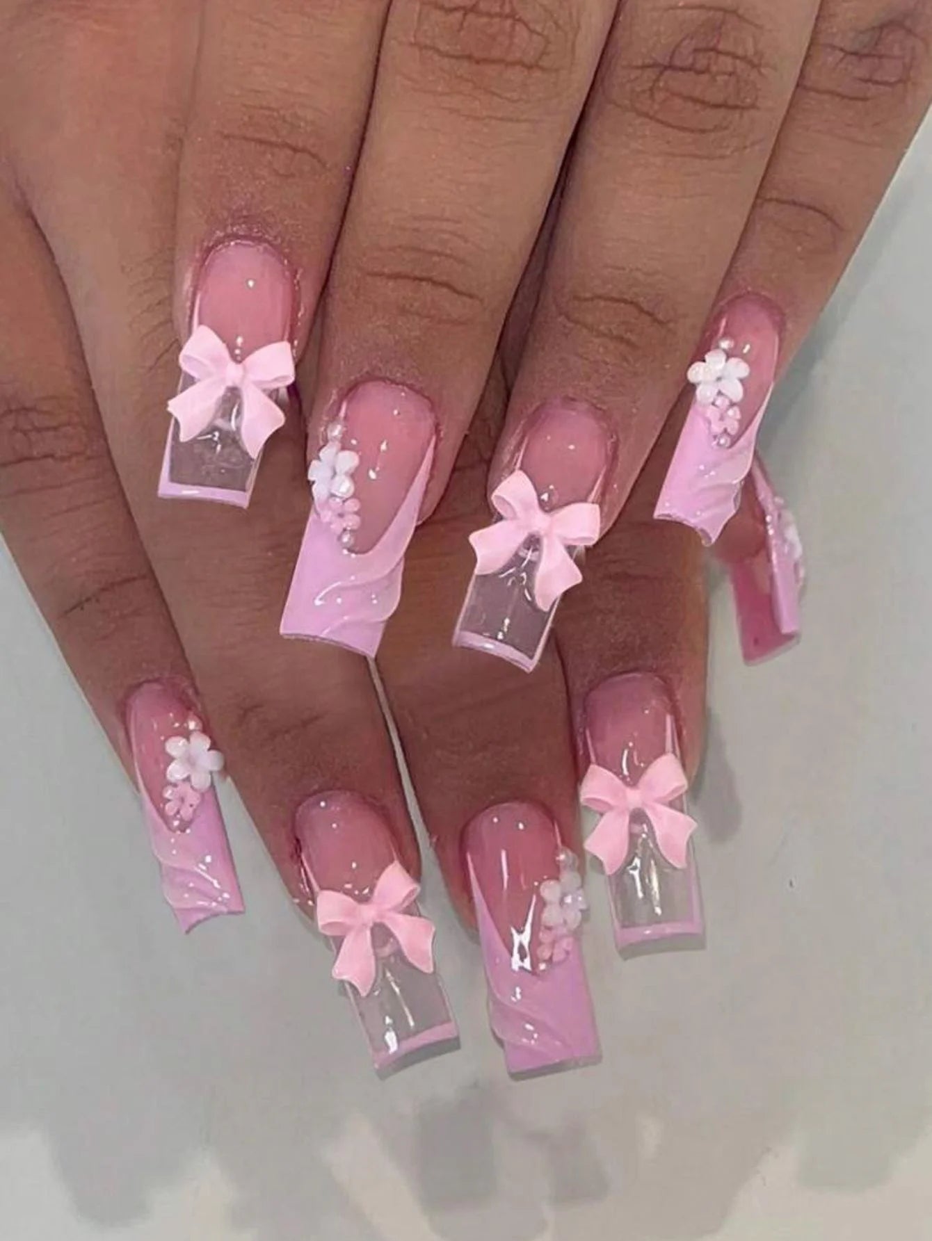 24 uñas postizas tubulares, decoración de lazo tridimensional rosa, patrón de corazones, adorno de diamantes de imitación, ideal para la moda