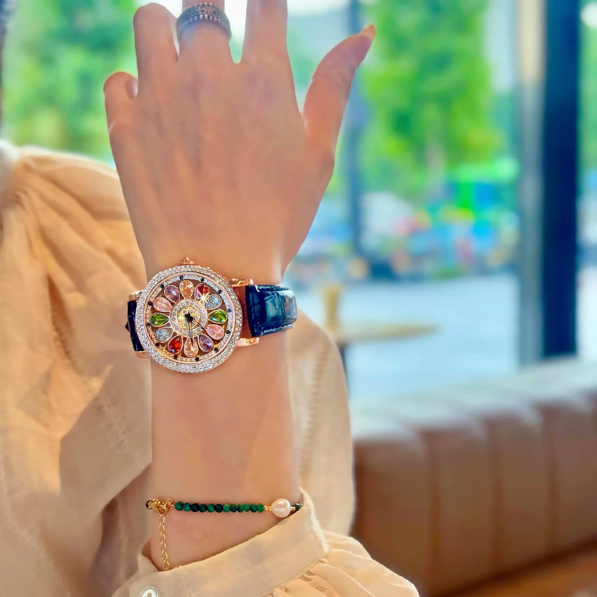 1 reloj de cuarzo deslumbrante y de moda para mujer con incrustaciones de diamantes de imitación coloridos, con una atractiva esfera giratoria, duradero