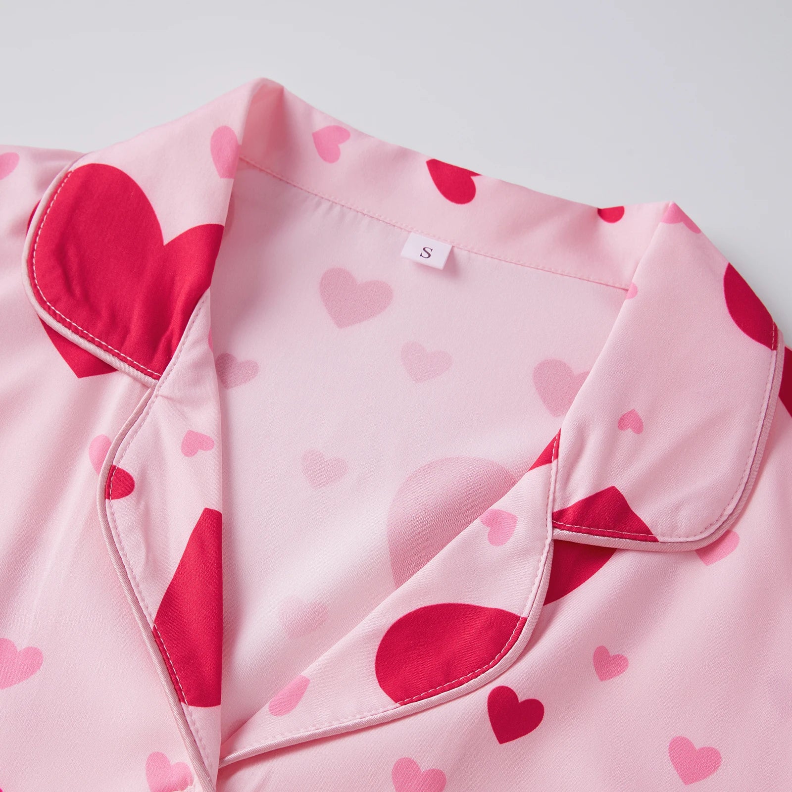 Conjunto de pijama con estampado de corazones