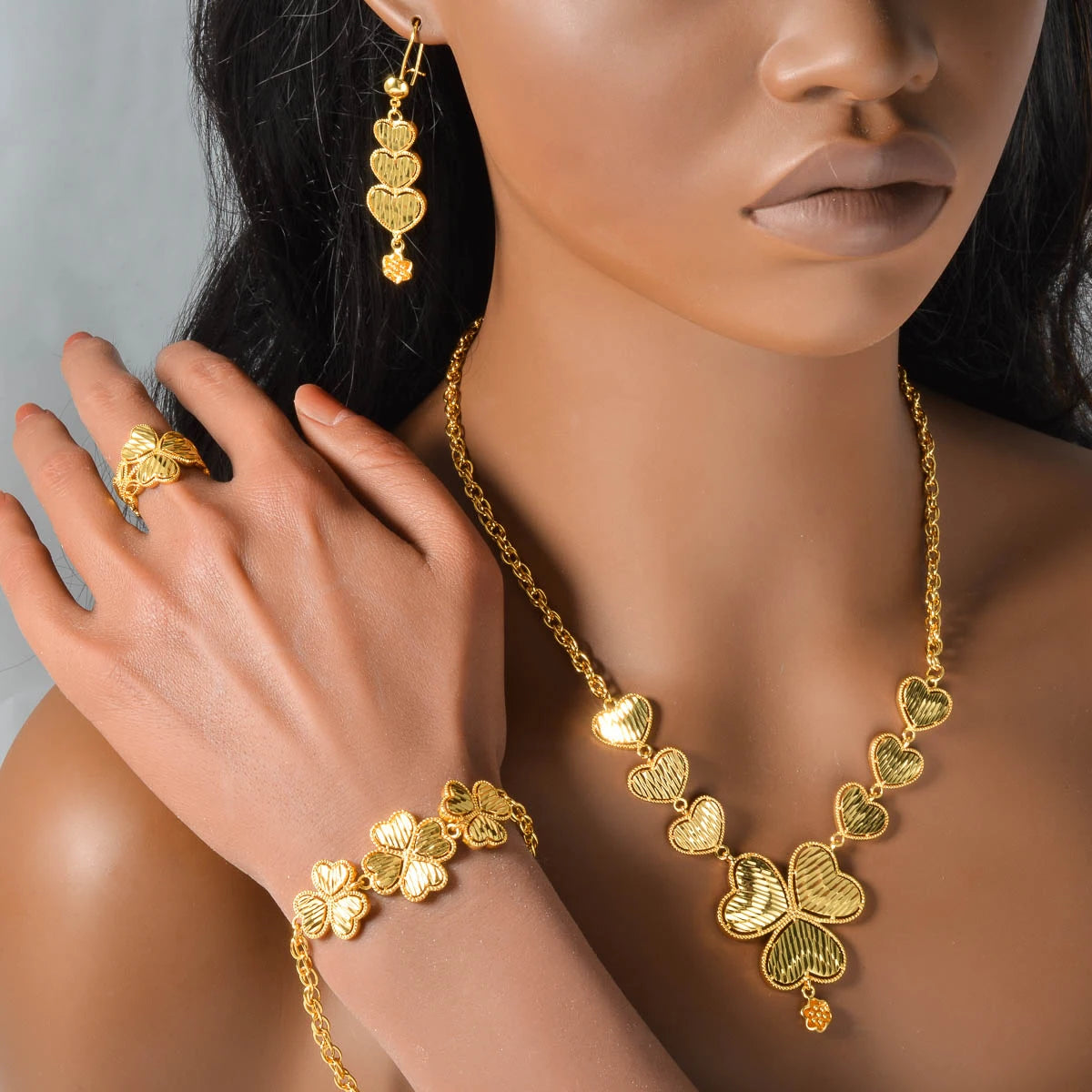 Juegos de joyas de Dubái: collar, pulsera, anillo, pendientes. Elegante diseño árabe chapado en oro para mujer. Regalo de lujo, joyería de boda.