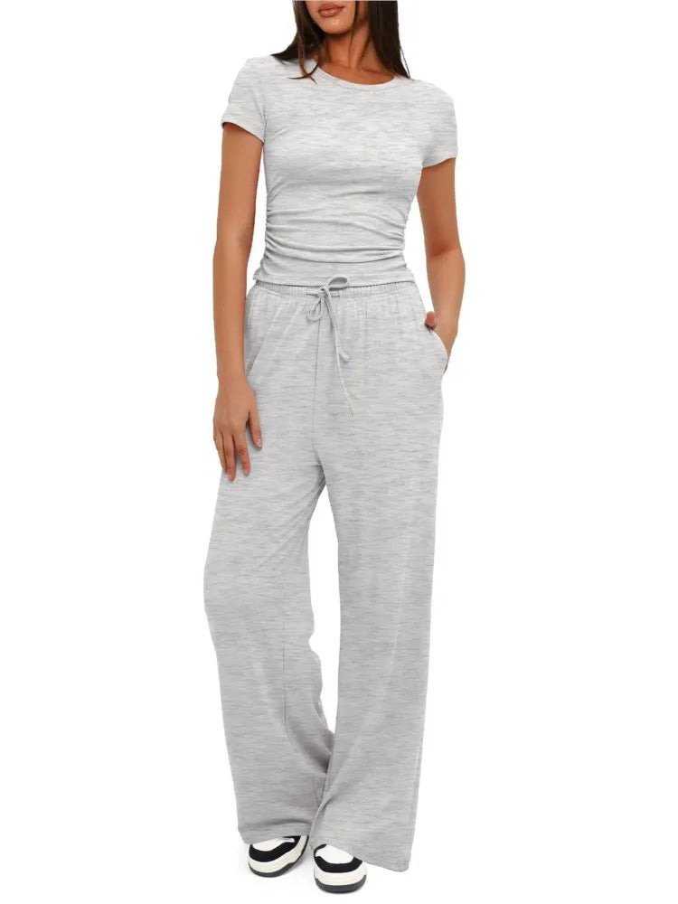 Conjunto de dos piezas de moda para mujer con top plisado de manga corta para comodidad informal y pantalones deportivos de pernera ancha y cintura alta