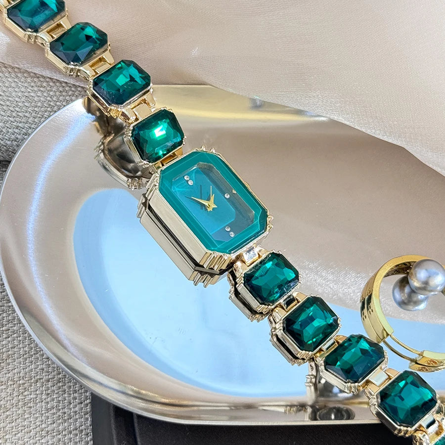 reloj de señora estilo europeo y americano de moda con esfera de diamantes de imitación, caja rectangular de color con cadena de diamantes de imitación, sección grande de mujer