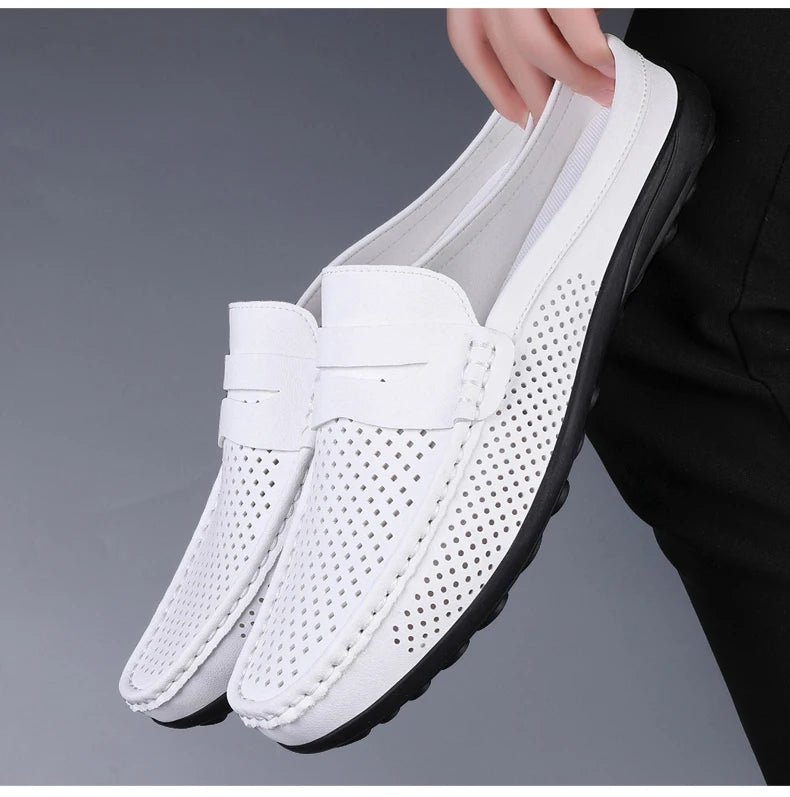 Zapatos de hombre cuatro estaciones nuevos zapatos de cuero de moda ahuecados suela blanda transpirables antideslizantes ligeros de talla grande informales