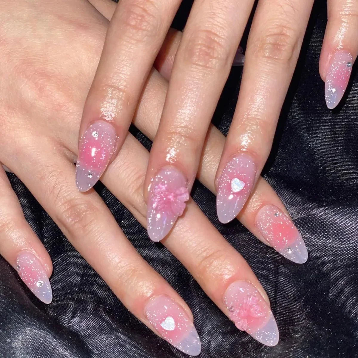 24 uñas postizas de almendra en ojo de gato rosa con diseños de corazón y fresa – Uñas acrílicas brillantes adhesivas para mujeres y niñas