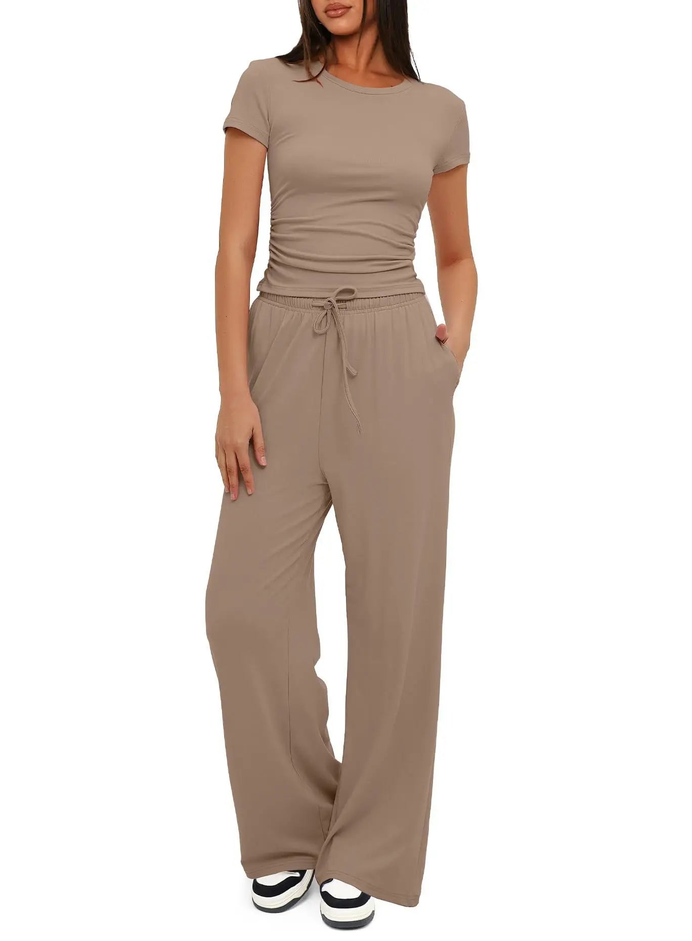 Conjunto de dos piezas de moda para mujer con top plisado de manga corta para comodidad informal y pantalones deportivos de pernera ancha y cintura alta