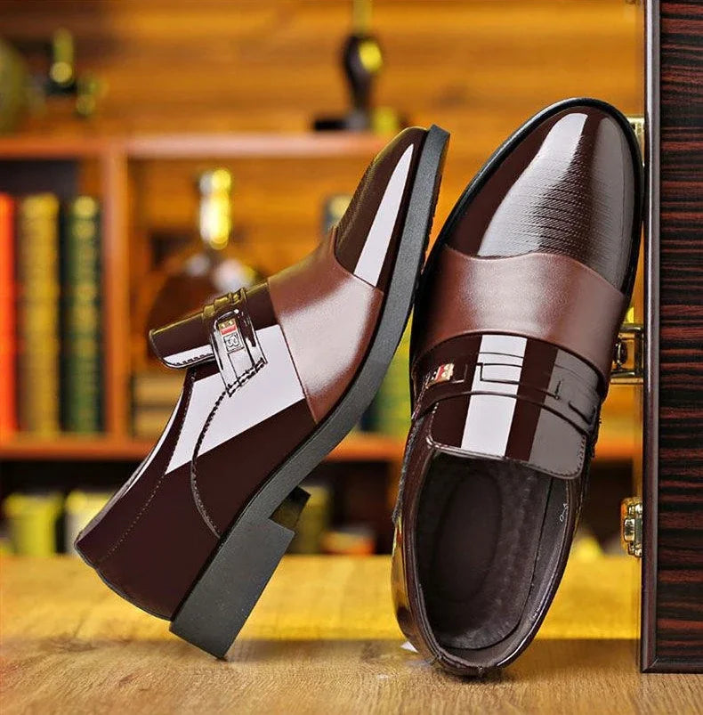 Nuevos zapatos formales de cuero para hombre, calzado informal de negocios antideslizante, zapatos de trabajo minimalistas de moda, cómodas zapatillas planas para hombre