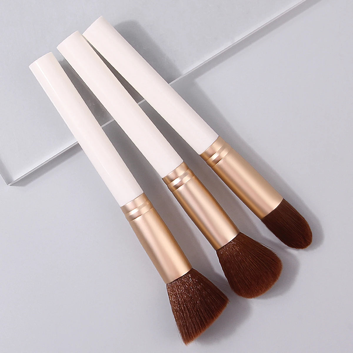 3PCS Makeup Brush Set: Angled contouring Brush/Round Head Blush Brush/Concealer and smudge Brush - Beginner's makeup tools