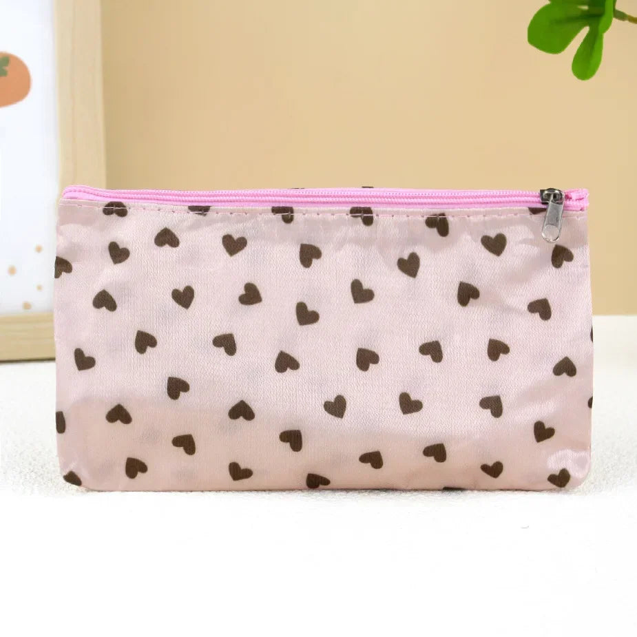 Bolsa de cosméticos con estampado de corazón para viaje, neceser de aseo para mujer, bolsas de maquillaje sencillas y modernas para mujer