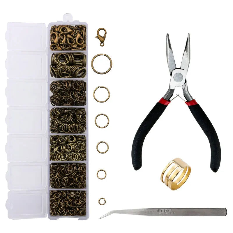Un juego de herramientas para bisutería, que incluye anillas abiertas, alicates para bisutería, cierres de langosta, ganchos y pinzas para bisutería, accesorios para hacer joyas