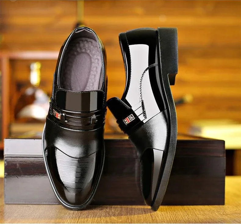 Nuevos zapatos formales de cuero para hombre, calzado informal de negocios antideslizante, zapatos de trabajo minimalistas de moda, cómodas zapatillas planas para hombre