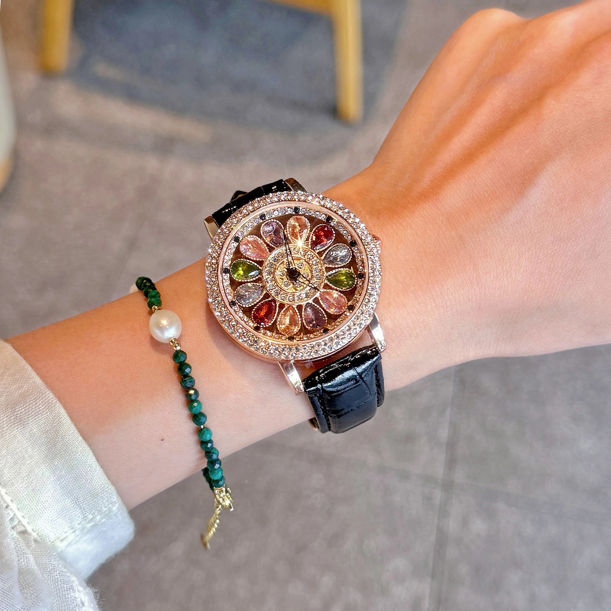 1 reloj de cuarzo deslumbrante y de moda para mujer con incrustaciones de diamantes de imitación coloridos, con una atractiva esfera giratoria, duradero
