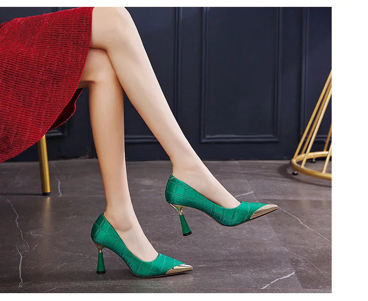 Tacones Finos Puntiagudos de Metal para Mujer Zapatos de Tacón Clásicos Negros para Mujer Zapatos Elegantes de Noche para Fiesta