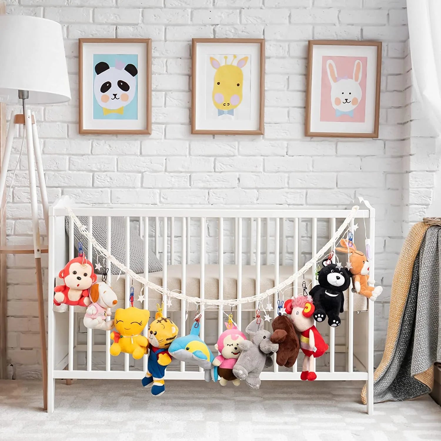 Expositor de juguetes de peluche con 20 clips, cadena de almacenamiento de macramé bohemio para colgar en la pared para decoración de dormitorio, guardería, sala de juegos