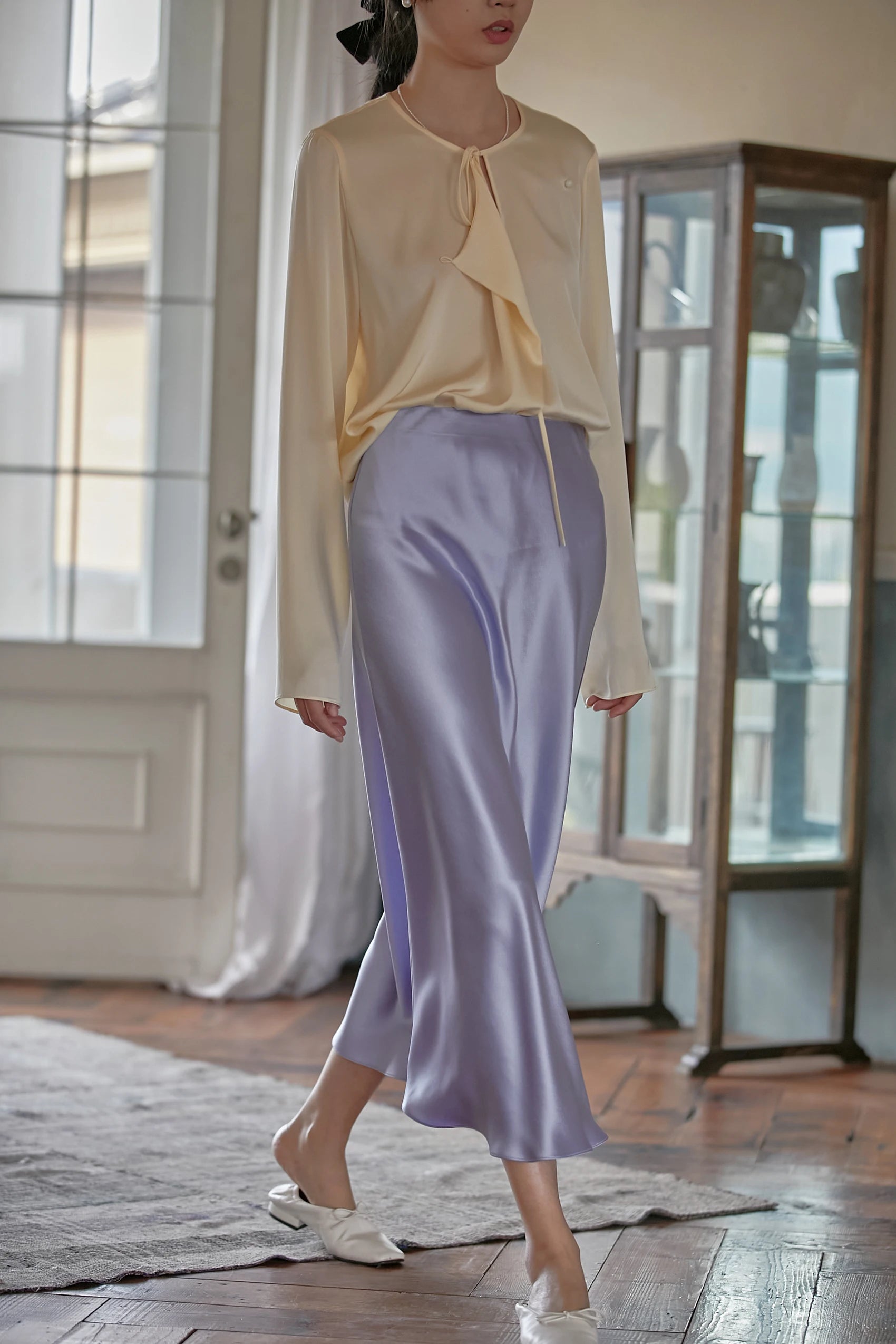 Faldas de satén de seda para mujer estilo coreano color champán para oficina, cintura alta, falda acampanada, moda elegante, falda lápiz larga sólida 2025
