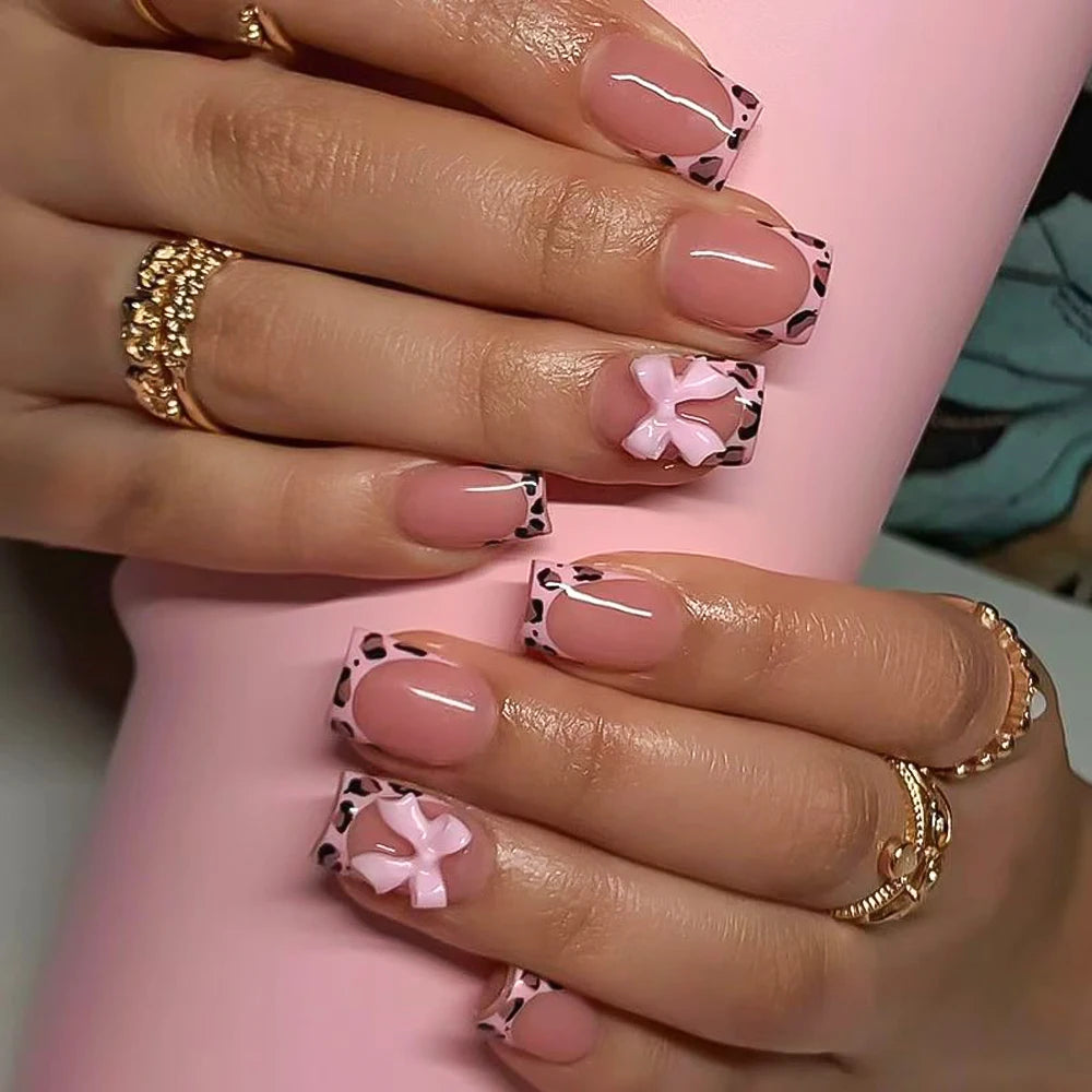 Uñas postizas de leopardo rosa de 24 piezas con punta francesa, cabeza cuadrada corta, lazo negro 3D, uñas postizas acrílicas de cobertura completa a presión