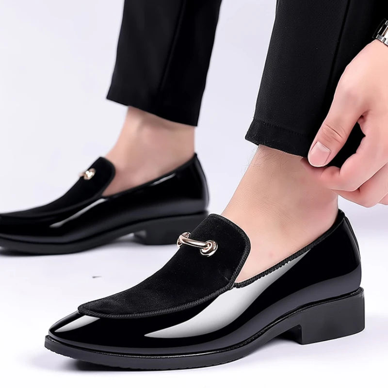 Zapatos de vestir para hombre, de fiesta, negros de lujo, de cuero formal, sin cordones, de charol, de negocios informales, mocasines, talla grande