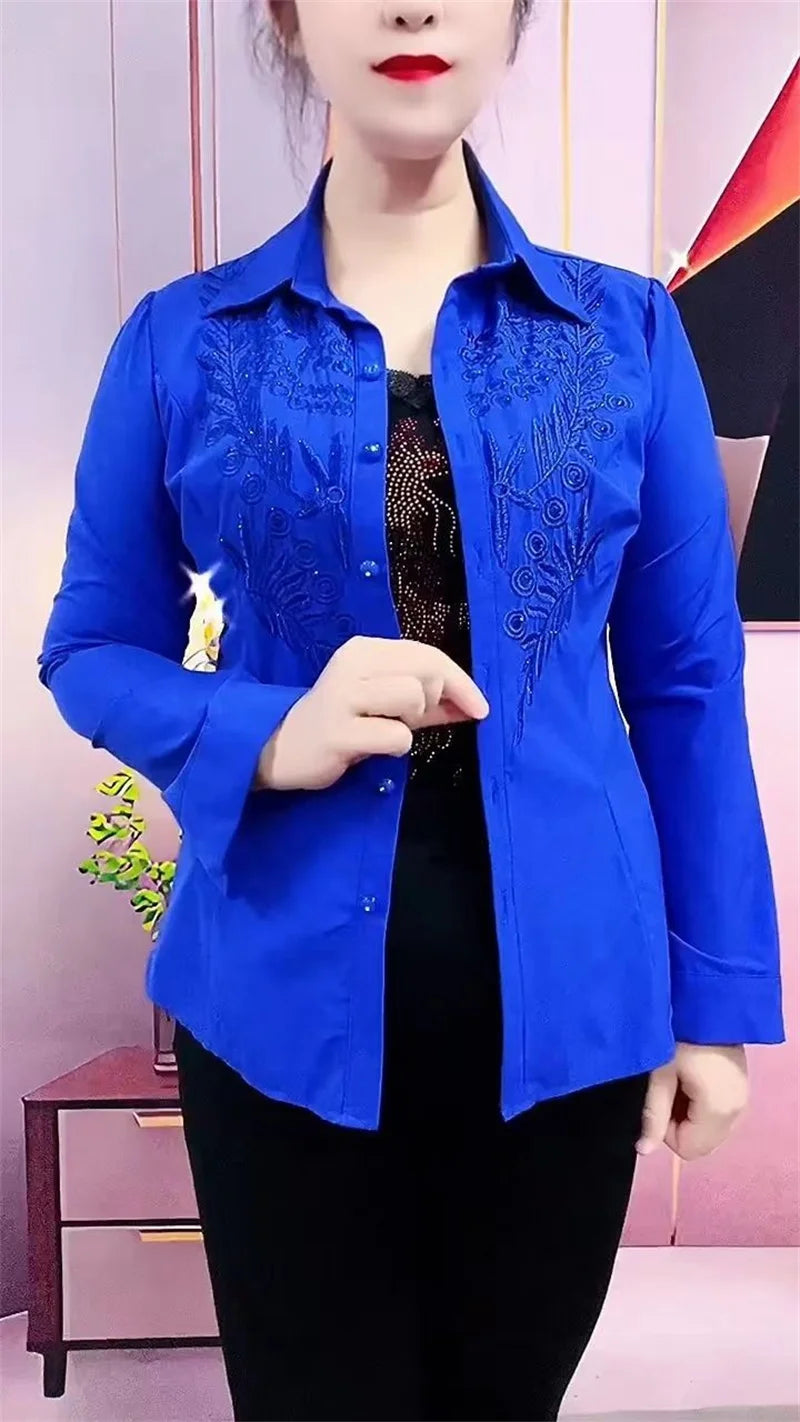 Camisas de moda blancas, rojas y azules para mujer. Blusa camisera de nuevo diseño elegante bordada con pedrería para primavera, otoño y verano.