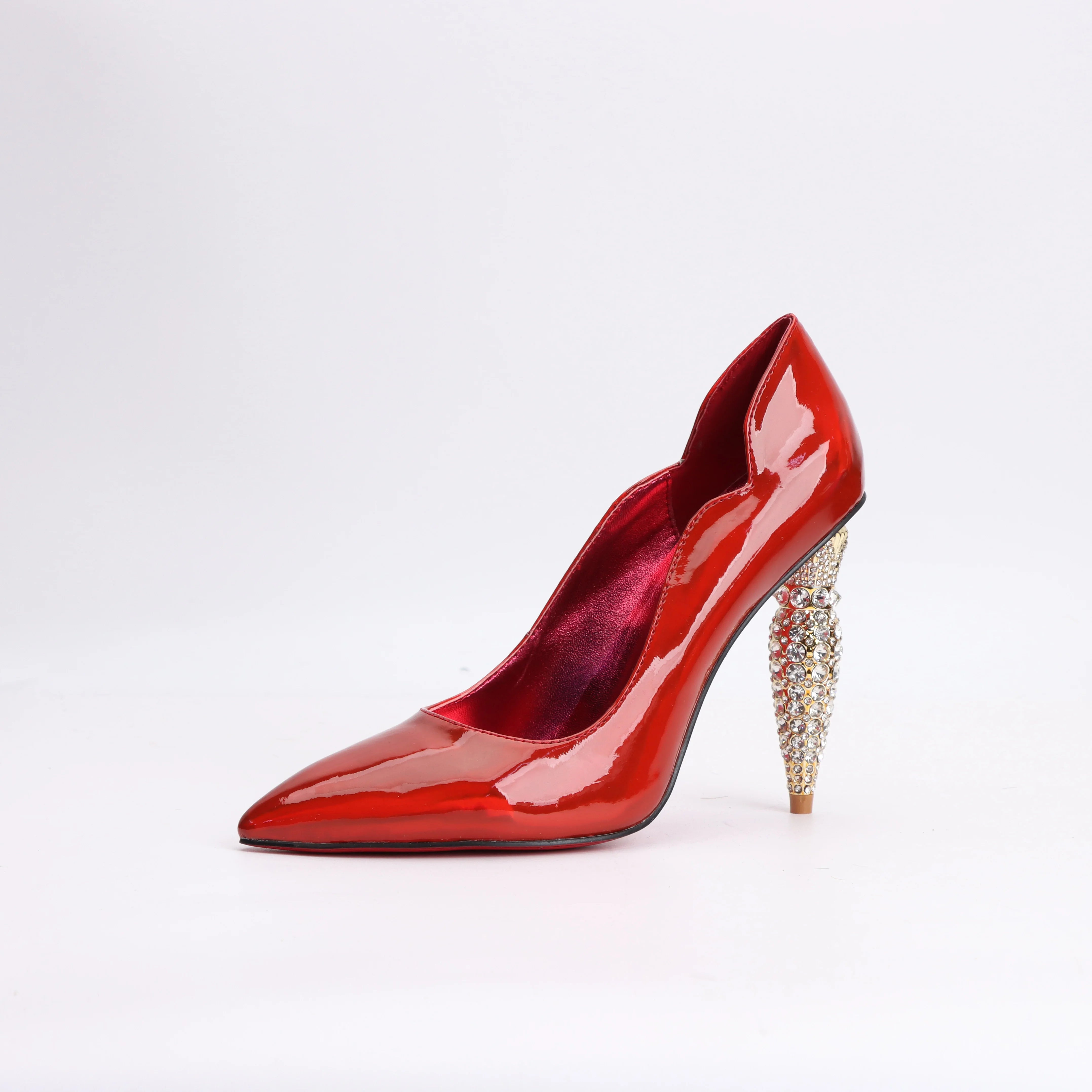 Luksuriøse røde bunnhæler med spiss tå til damesko, elegante og stilfulle designer-slingbackhæler av høy kvalitet, stor størrelse