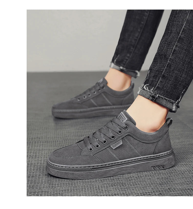 Zapatos de hombre nuevos, zapatos de seguridad de trabajo de primavera, antideslizantes, resistentes al desgaste, versátiles, informales, deportivos, de trabajo, zapatos de tabla para hombre