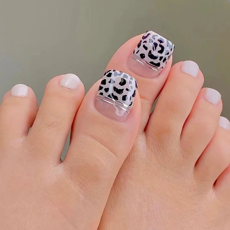Flores Blancas Uñas Postizas Artificiales Francesas Nude Rosa Uñas Falsas para Pies con Pegamento Uñas Postizas Cortas Planas para Pies al por Mayor