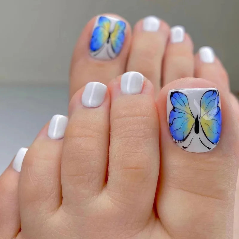 Flores Blancas Uñas Postizas Artificiales Francesas Nude Rosa Uñas Falsas para Pies con Pegamento Uñas Postizas Cortas Planas para Pies al por Mayor