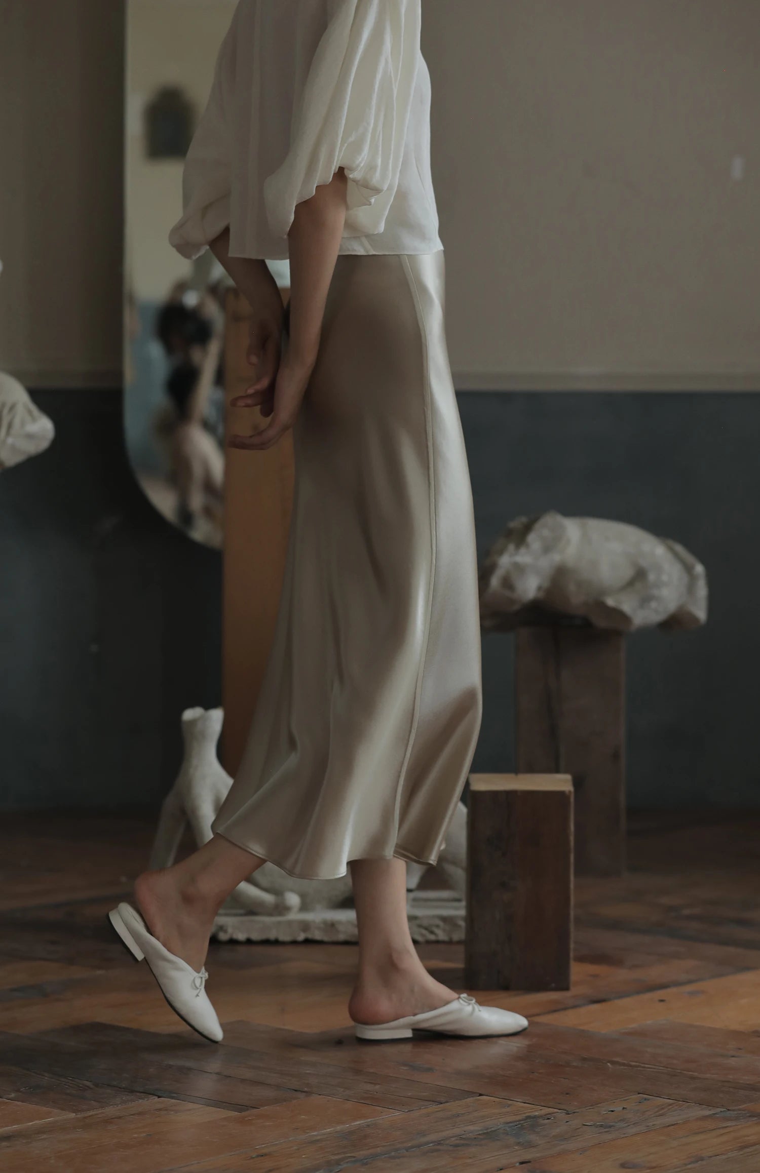 Faldas de satén de seda para mujer estilo coreano color champán para oficina, cintura alta, falda acampanada, moda elegante, falda lápiz larga sólida 2025