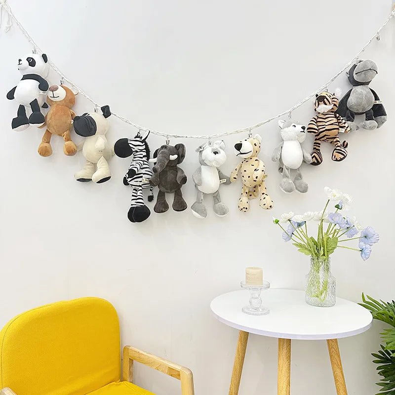Expositor de juguetes de peluche con 20 clips, cadena de almacenamiento de macramé bohemio para colgar en la pared para decoración de dormitorio, guardería, sala de juegos