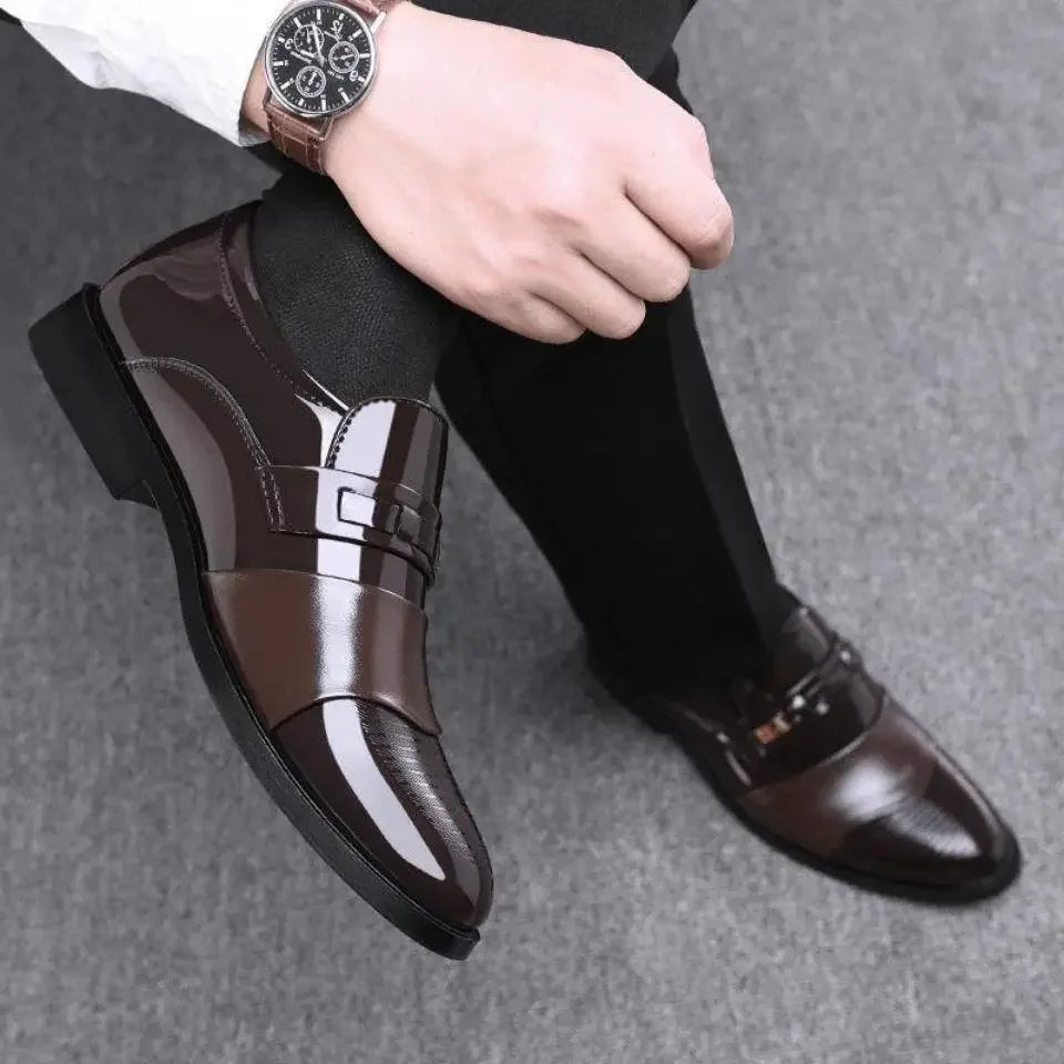Nuevos zapatos formales de cuero para hombre, calzado informal de negocios antideslizante, zapatos de trabajo minimalistas de moda, cómodas zapatillas planas para hombre