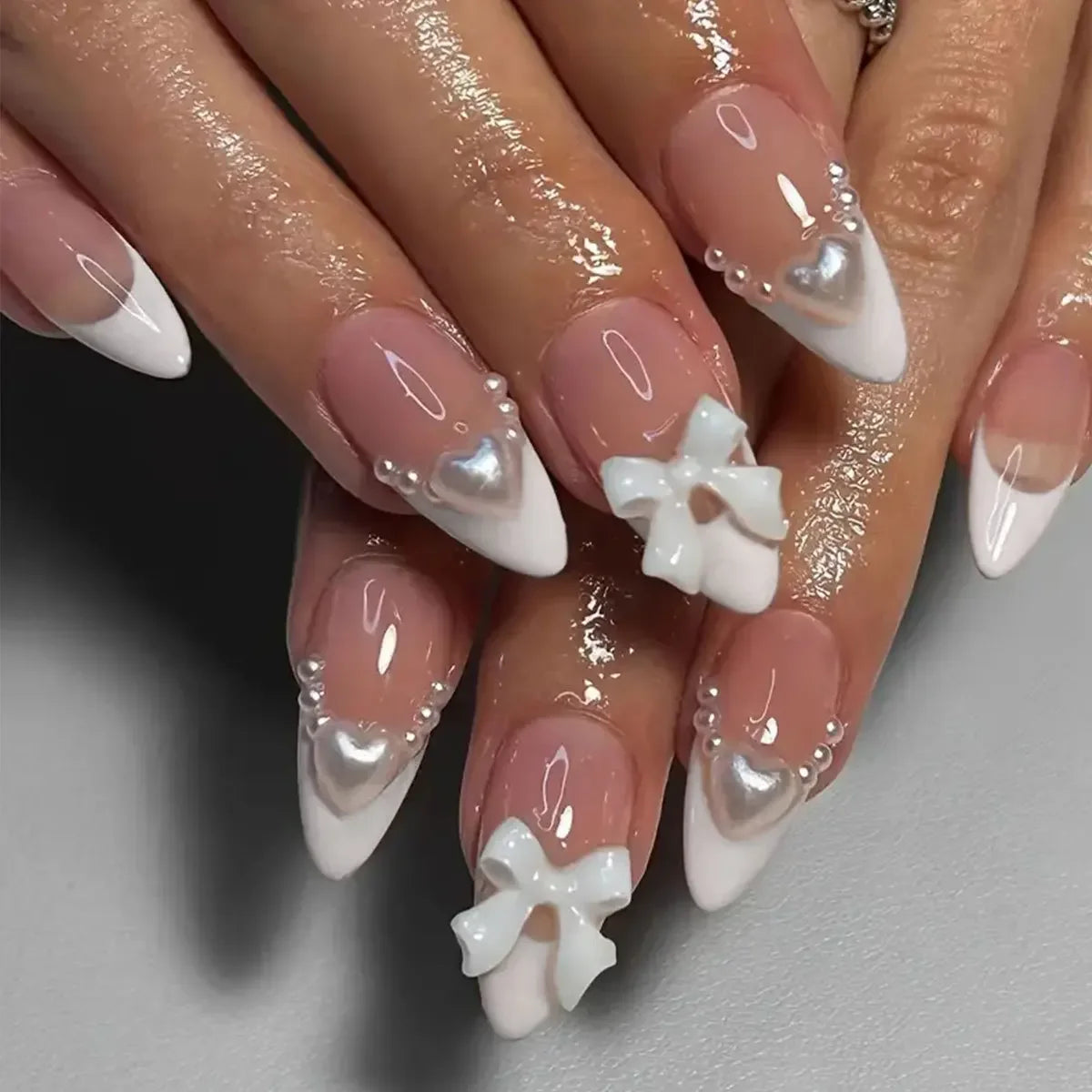 24 uñas postizas de almendra en ojo de gato rosa con diseños de corazón y fresa – Uñas acrílicas brillantes adhesivas para mujeres y niñas