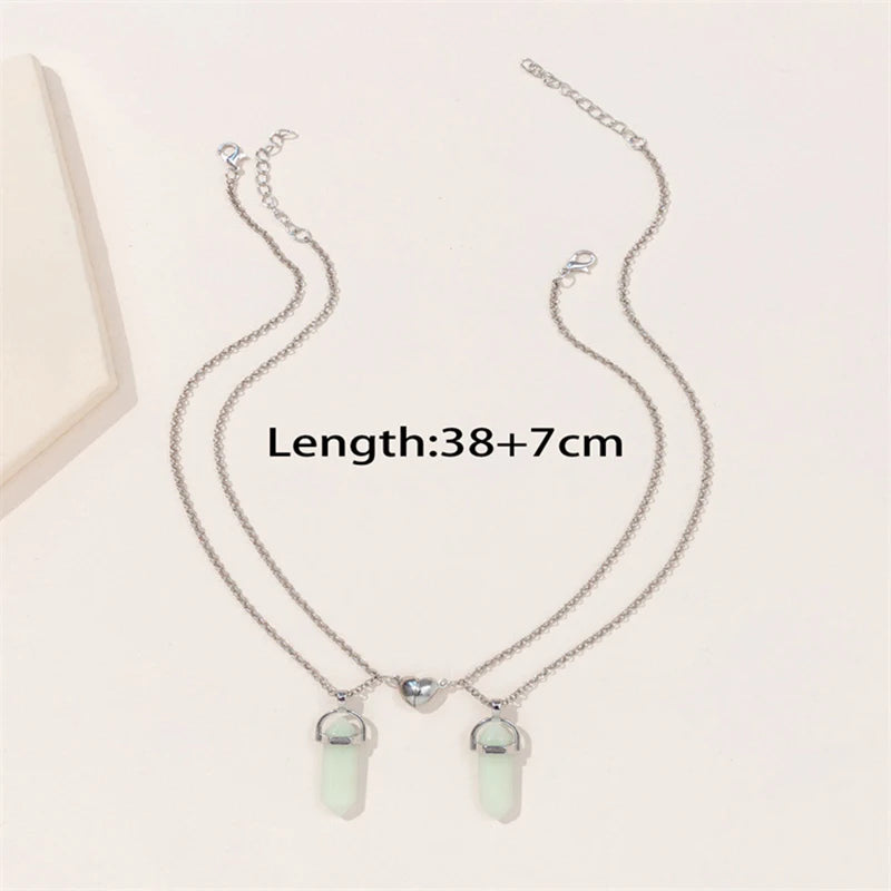Juego de 2 unidades de collares magnéticos con colgante de corazón y columna hexagonal luminosa, de piedra natural, con colgante geométrico, para parejas, regalos de joyería