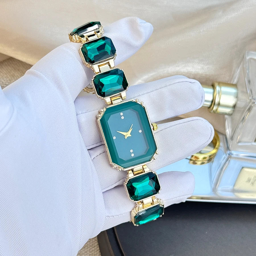 reloj de señora estilo europeo y americano de moda con esfera de diamantes de imitación, caja rectangular de color con cadena de diamantes de imitación, sección grande de mujer