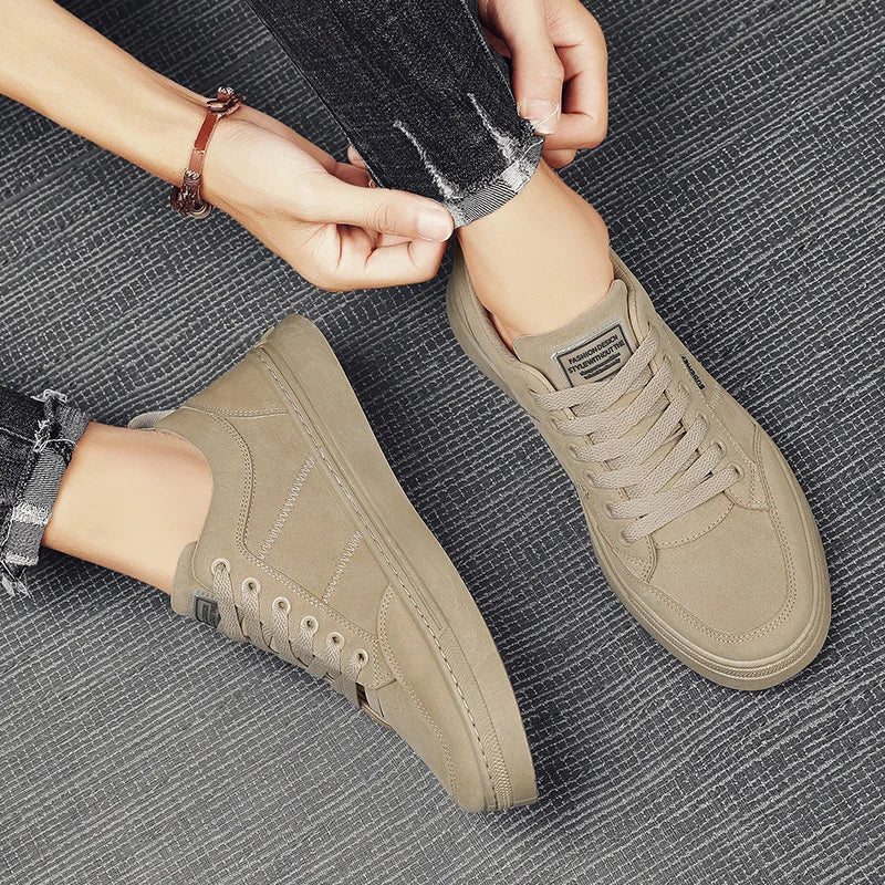 Zapatos de hombre nuevos, zapatos de seguridad de trabajo de primavera, antideslizantes, resistentes al desgaste, versátiles, informales, deportivos, de trabajo, zapatos de tabla para hombre