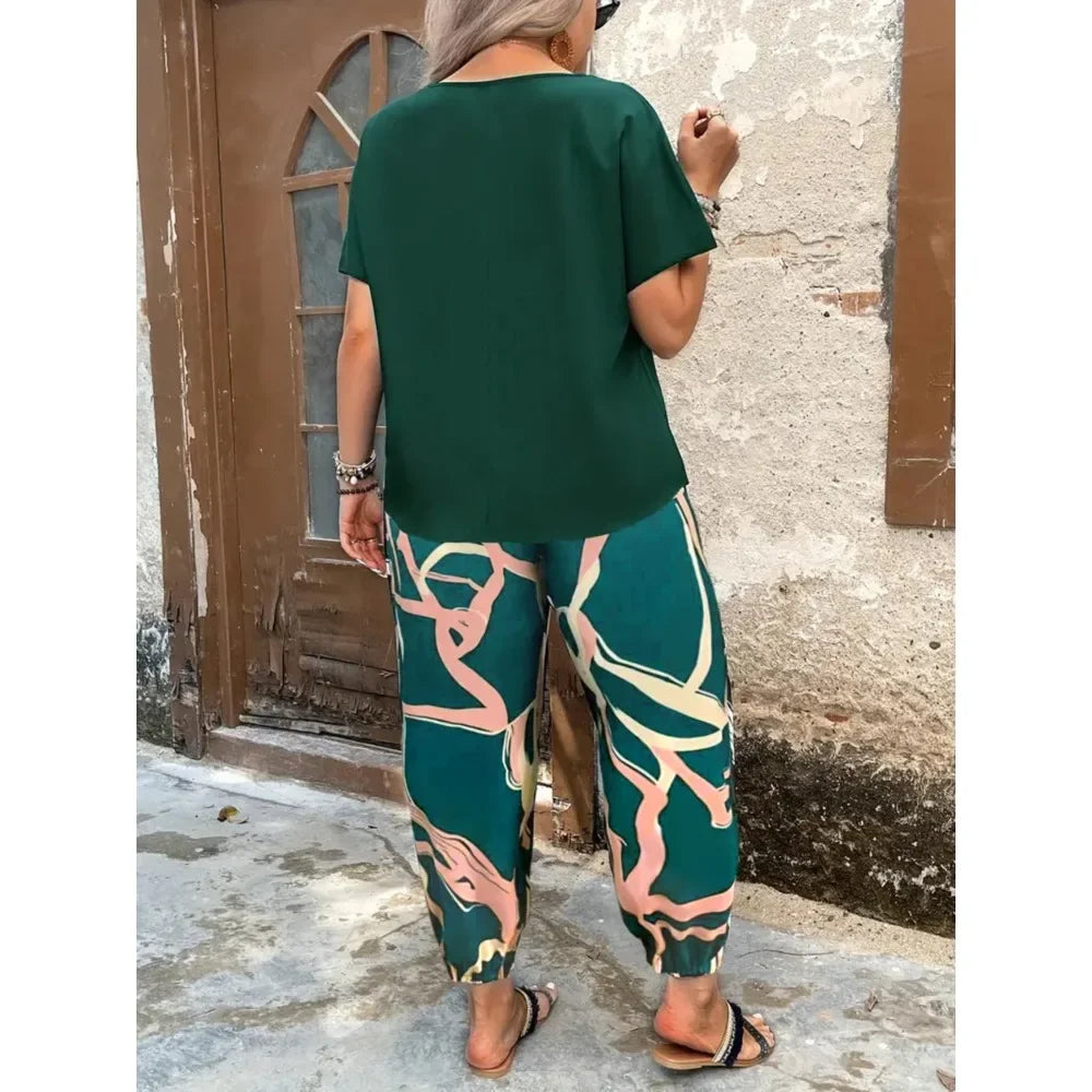 Plus Size Women's Top and Contrasting Printed Pants Two-piece Set Solid Color Short Sleeve Top And Wide Leg Pants For Daily Wear