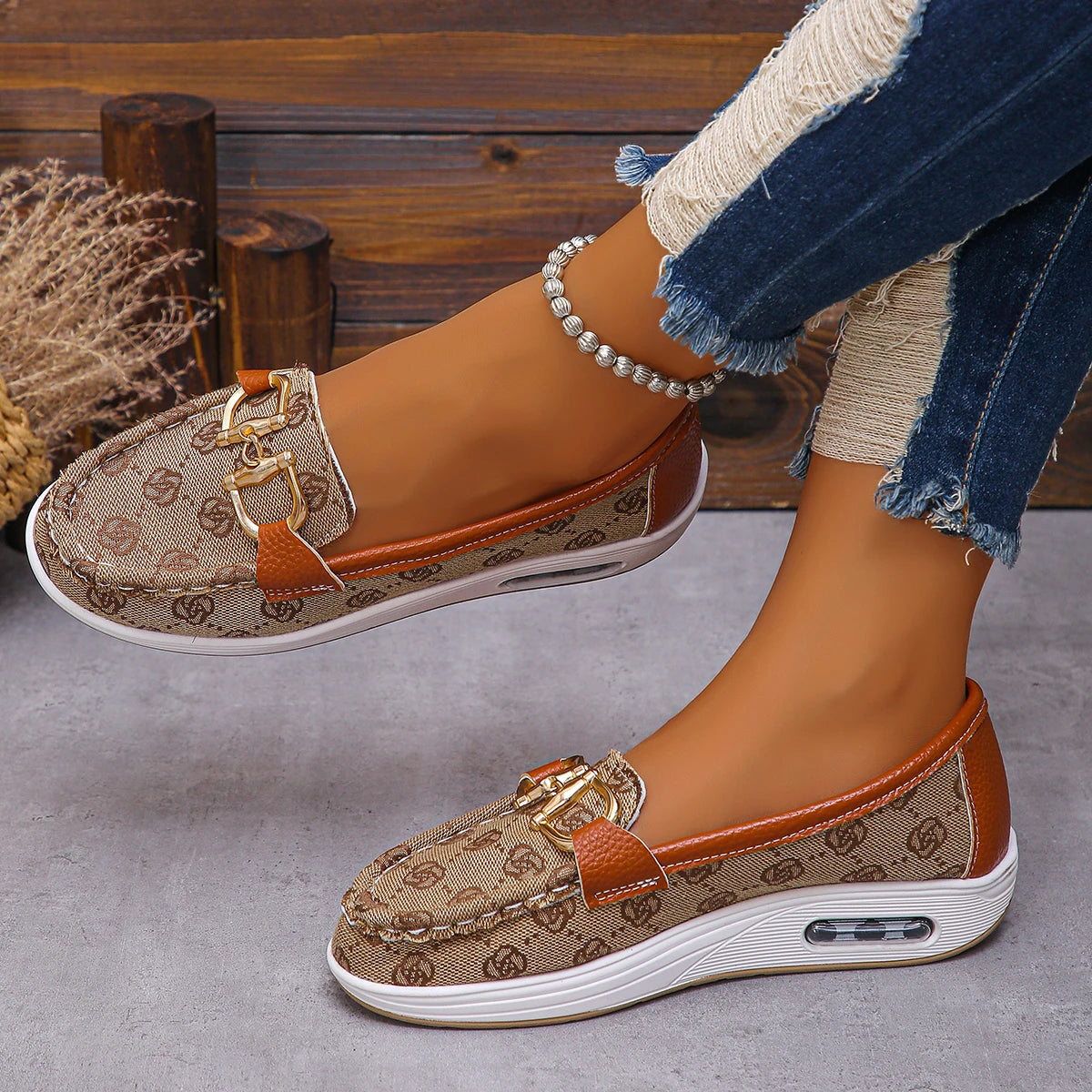 New Autumn Women Trend Retro Designer Flat Shoes Women Fashionable Round Toe Metal Decoration Casual Shoes Zapatos De Mujer