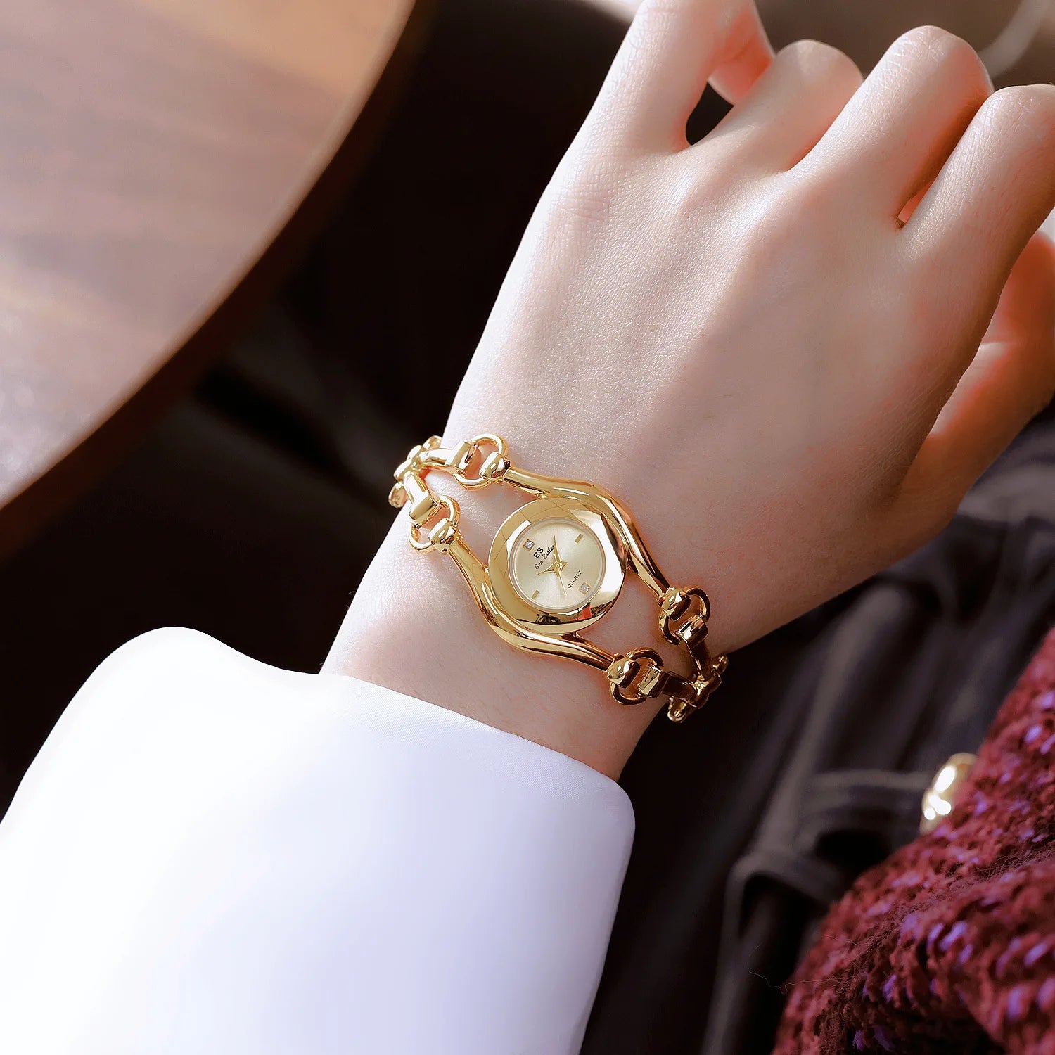 Relojes de lujo de moda para mujer Nuevos relojes de pulsera vintage dorados de lujo para mujer Reloj de cuarzo de vestir para mujer Relogio Feminino