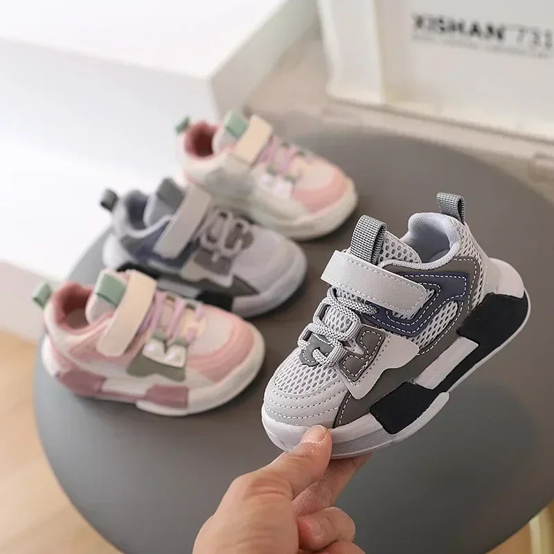 Barnesko Nye guttesko med myk såle og sklisikre sko for 1-3 år Komfortable sandaler for gutter Babysko Barnesneakers
