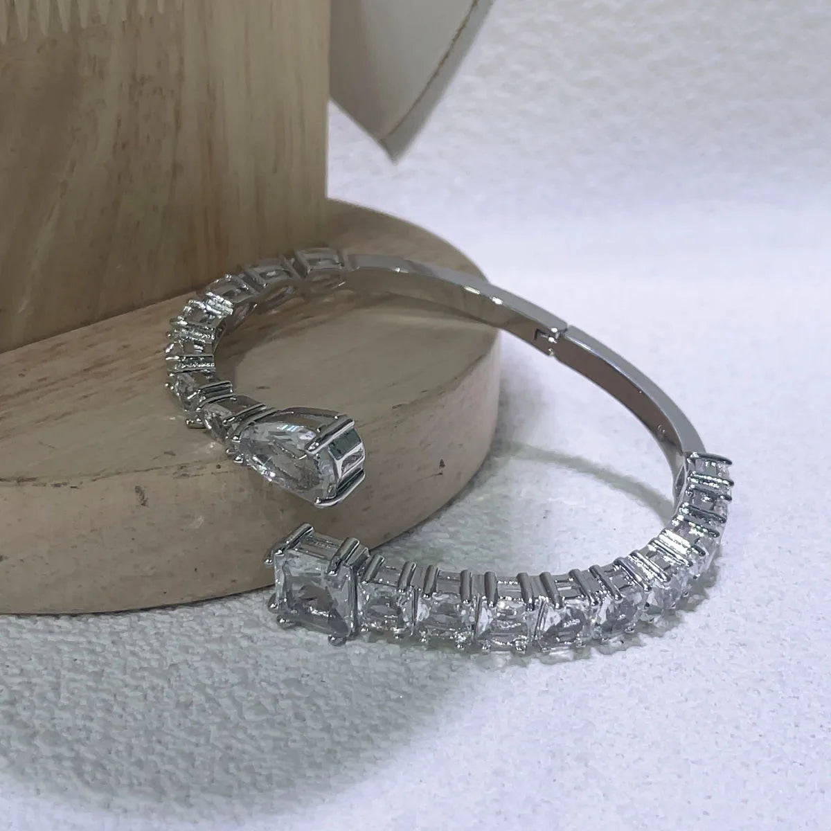 2025 Nuevo Exquisito Conjunto de Joyas Pendientes Pulsera Encanto de Cristal Blanco Collar de Perlas Original Mujer Fiesta Joyería Accesorios Regalo