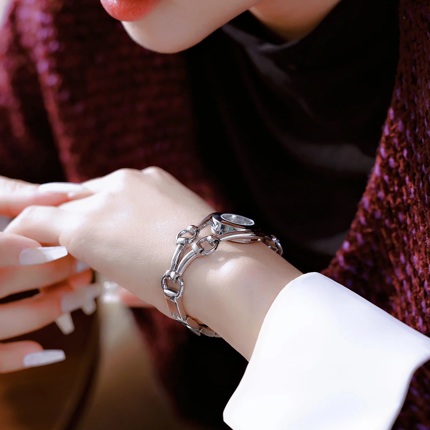 Relojes de lujo de moda para mujer Nuevos relojes de pulsera vintage dorados de lujo para mujer Reloj de cuarzo de vestir para mujer Relogio Feminino