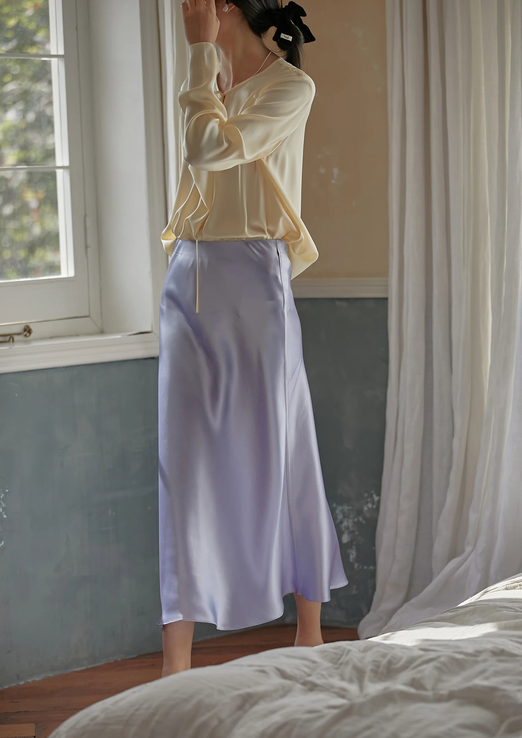 Faldas de satén de seda para mujer estilo coreano color champán para oficina, cintura alta, falda acampanada, moda elegante, falda lápiz larga sólida 2025
