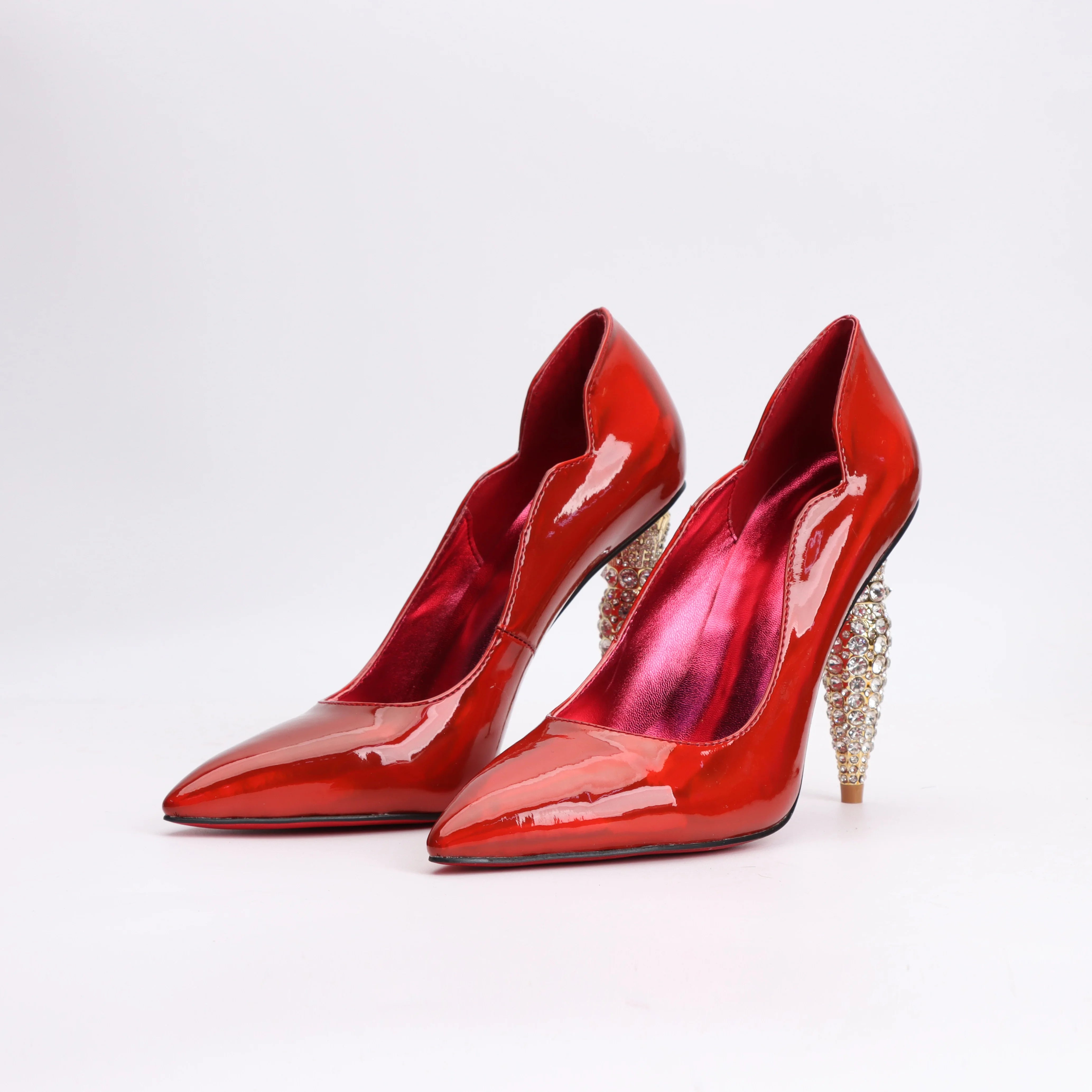 Luksuriøse røde bunnhæler med spiss tå til damesko, elegante og stilfulle designer-slingbackhæler av høy kvalitet, stor størrelse