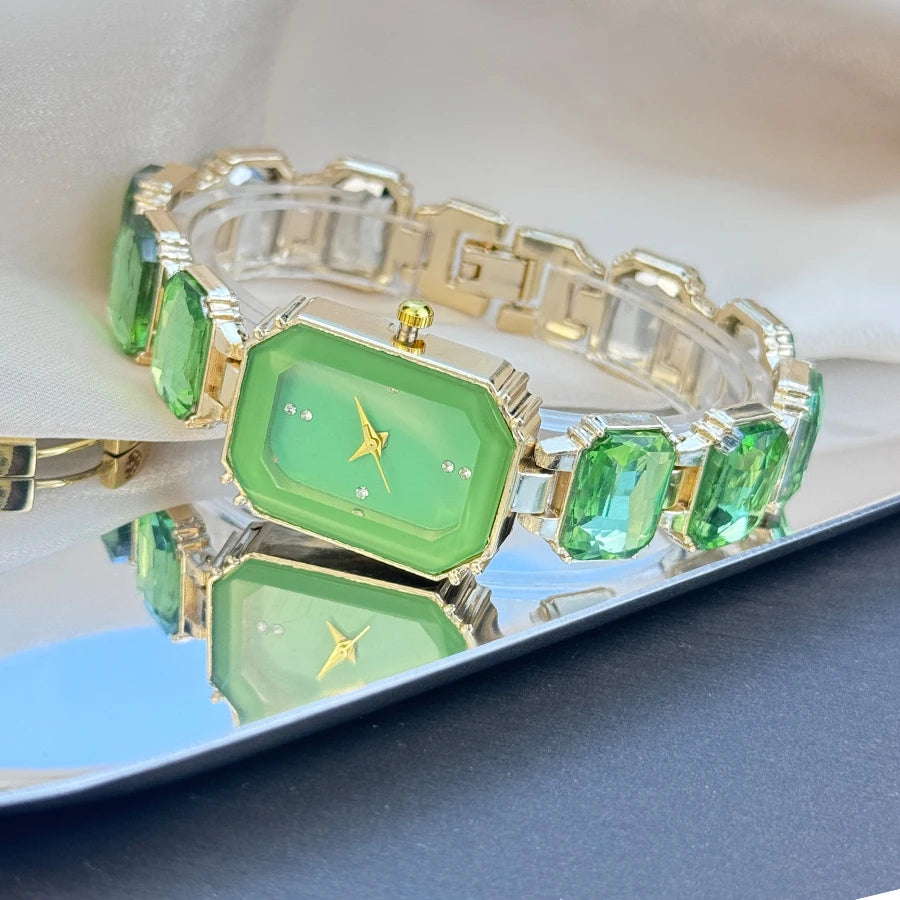 reloj de señora estilo europeo y americano de moda con esfera de diamantes de imitación, caja rectangular de color con cadena de diamantes de imitación, sección grande de mujer
